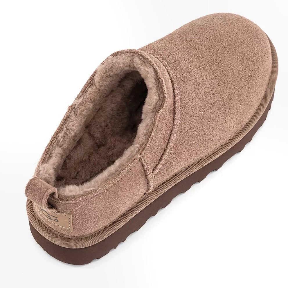 UGG Classic Micro coloris Rocky Oak – bottine ultra-courte en daim, vue 2