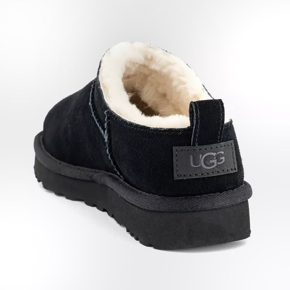 UGG Classic Micro coloris Black – bottine ultra-courte en daim, vue 2