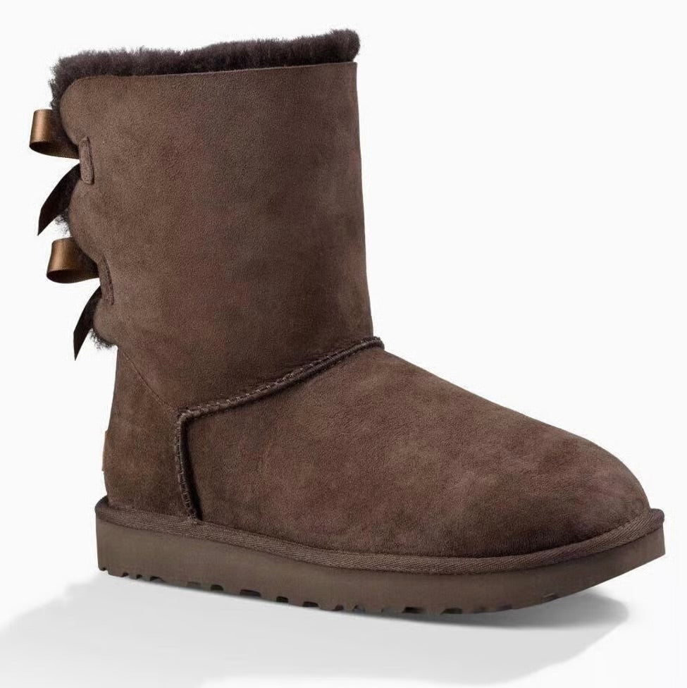 UGG Bailey Bow II coloris Chocolate – botte en peau de mouton à nœuds satin, vue 3
