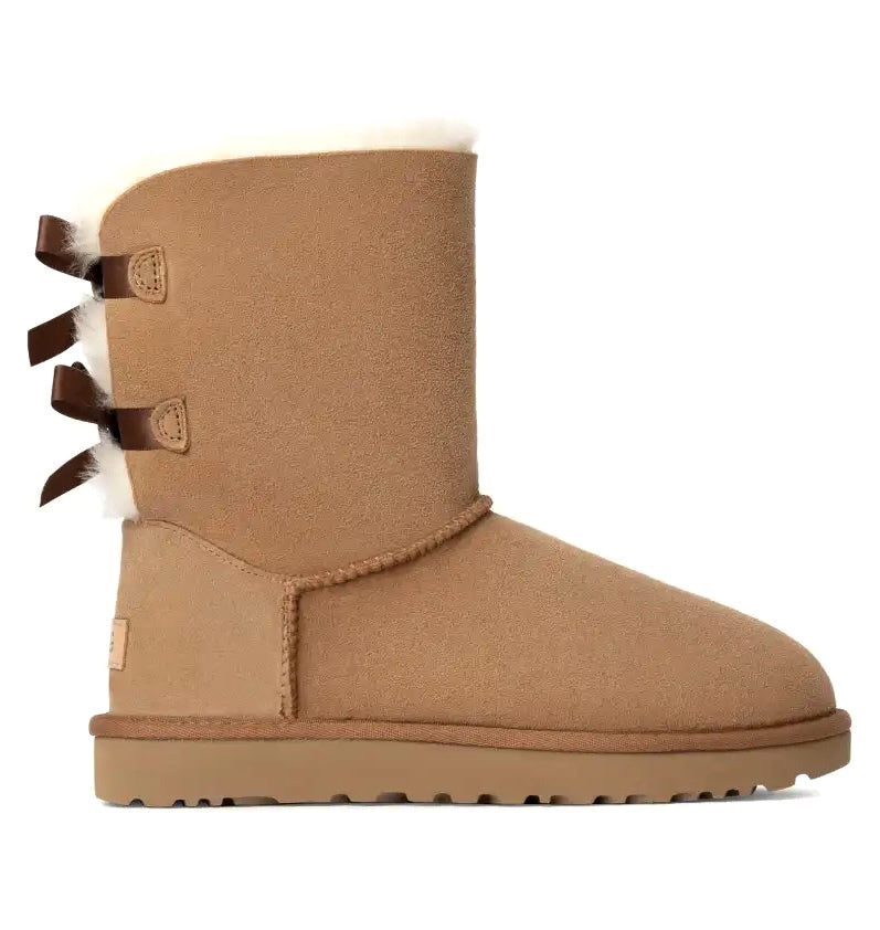 UGG Bailey Bow II coloris Chestnut – botte en peau de mouton à nœuds satin, vue 5