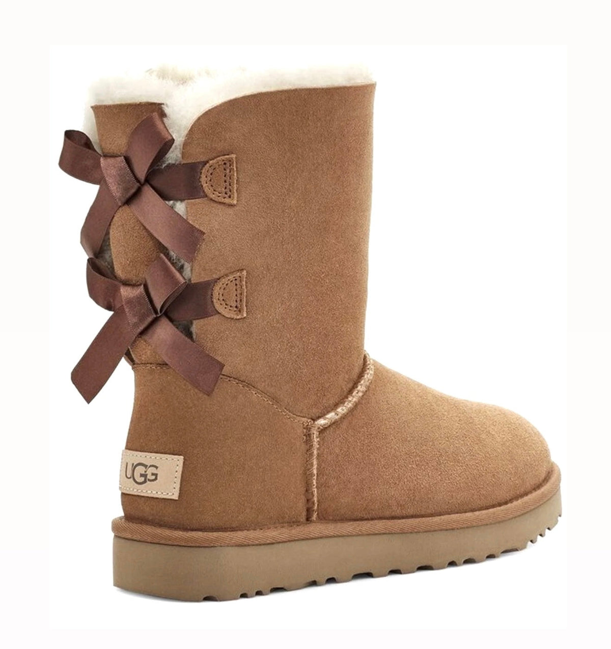 UGG Bailey Bow II coloris Chestnut – botte en peau de mouton à nœuds satin, vue 2