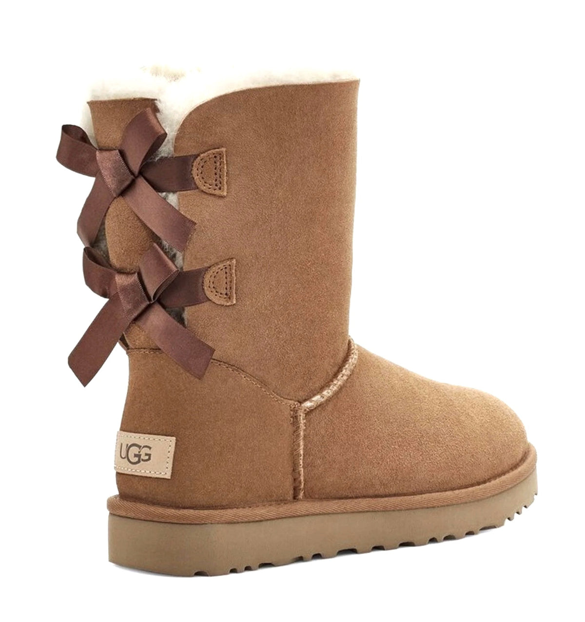 UGG Bailey Bow II coloris Chestnut – botte en peau de mouton à nœuds satin